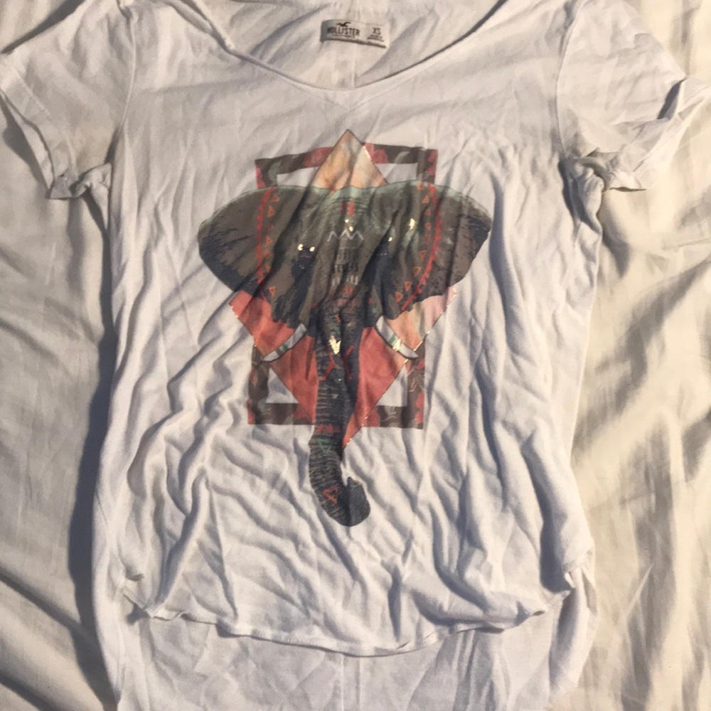 white hollister t-shirt with elephant pattern